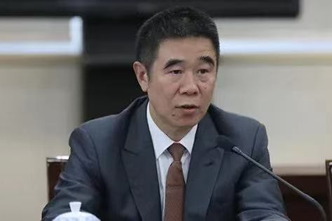 华生证券 违规发放贷款造成重大损失，中国建设银行原副行长章更生被公诉