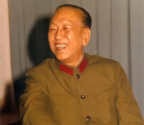 盈亚配资 瑞典一位将军问耿飚：你当将军时带多少兵，耿飚说：大概十几万吧